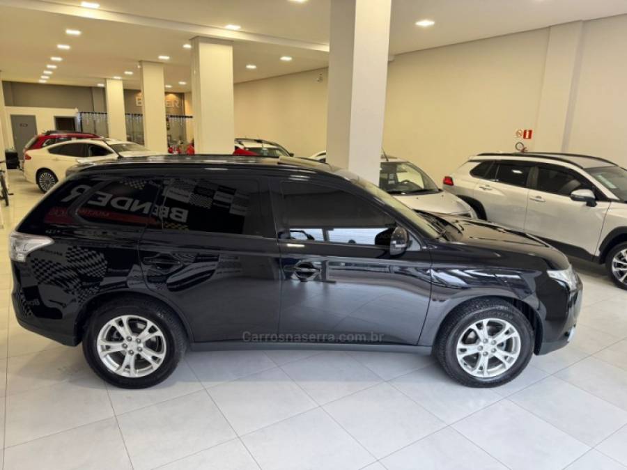 MITSUBISHI - OUTLANDER - 2014/2015 - Preta - R$ 79.900,00