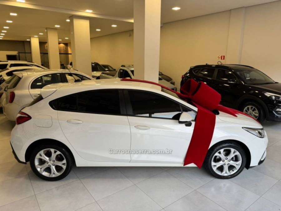 CHEVROLET - CRUZE - 2016/2017 - Branca - R$ 83.900,00