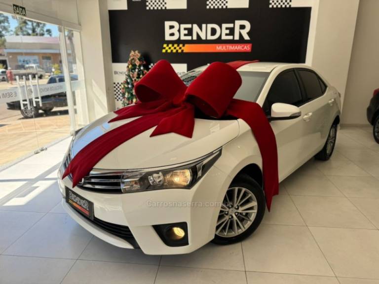 TOYOTA - COROLLA - 2014/2015 - Branca - R$ 88.900,00