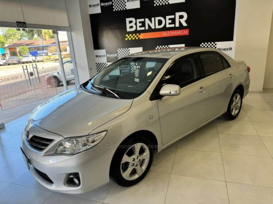 TOYOTA - COROLLA - 2013/2014 - Prata - R$ 76.900,00