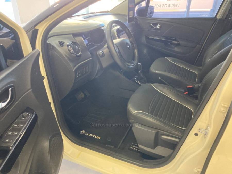 RENAULT - CAPTUR - 2018/2019 - Bege - R$ 78.900,00
