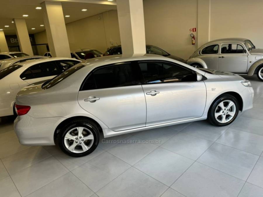 TOYOTA - COROLLA - 2013/2014 - Prata - R$ 76.900,00