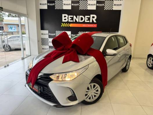 TOYOTA - YARIS - 2022/2023 - Prata - R$ 91.900,00