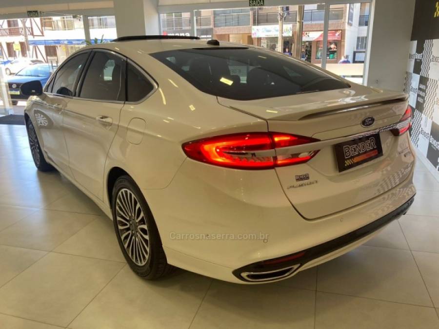 FORD - FUSION - 2016/2017 - Branca - R$ 112.900,00