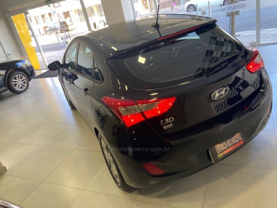 HYUNDAI - I30 - 2013/2014 - Preta - R$ 63.900,00