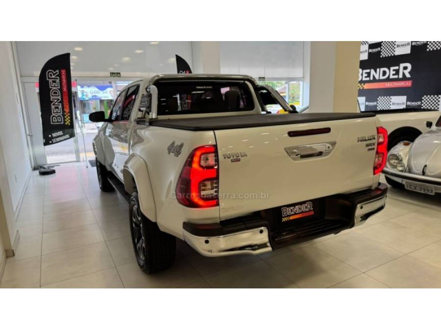 TOYOTA - HILUX - 2023/2024 - Branca - R$ 289.900,00