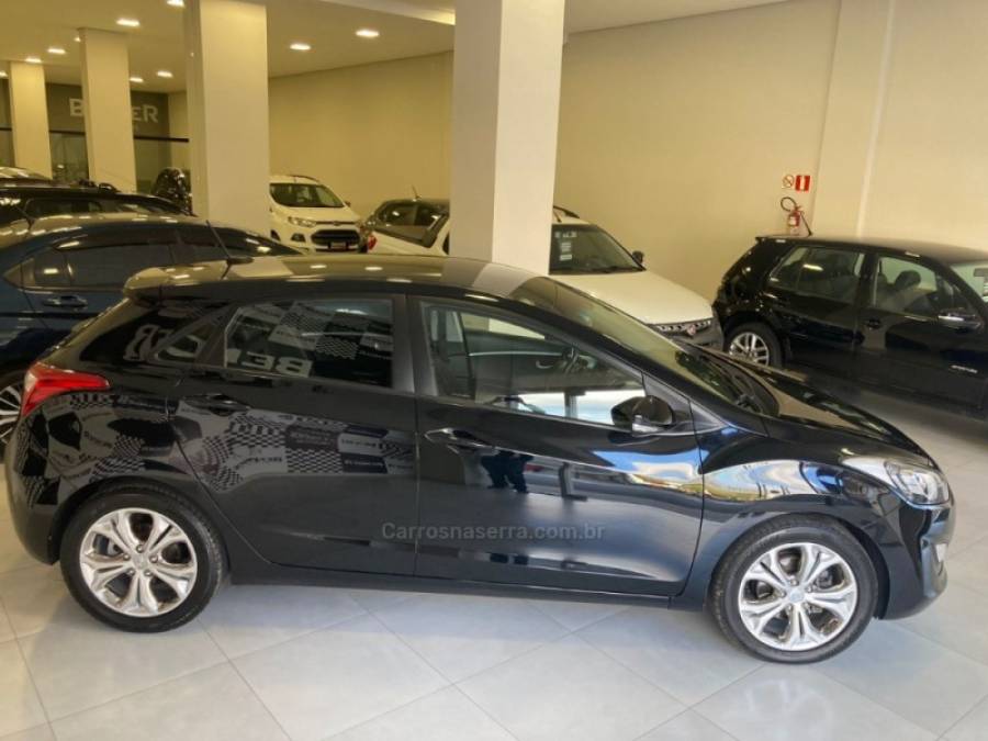 HYUNDAI - I30 - 2013/2014 - Preta - R$ 63.900,00