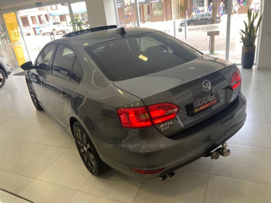 VOLKSWAGEN - JETTA - 2012/2013 - Cinza - R$ 69.900,00