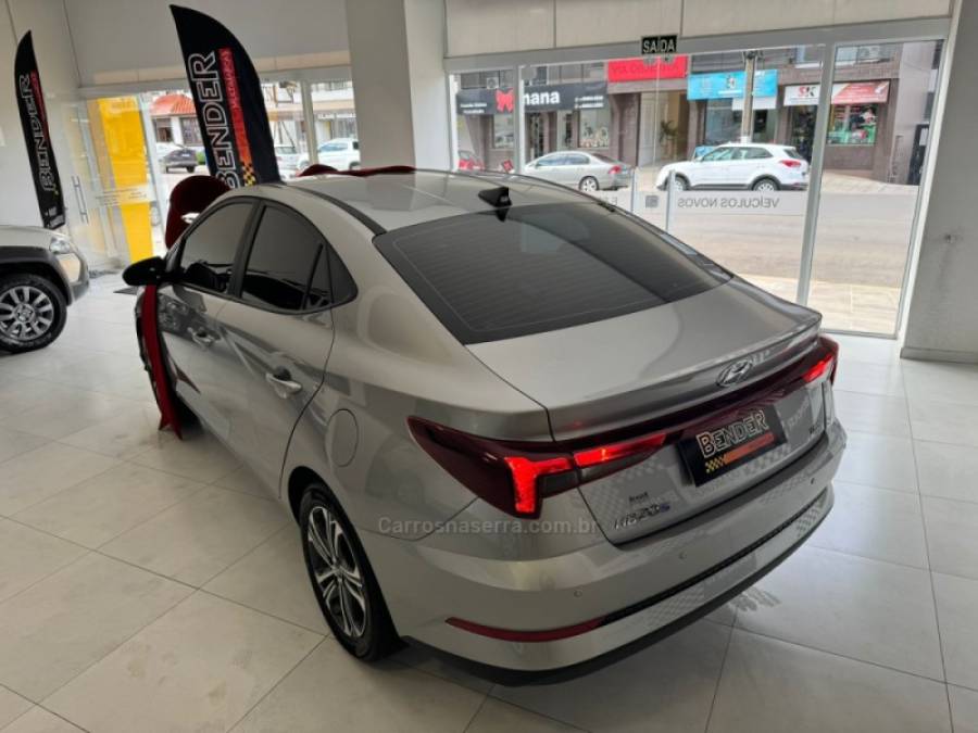 HYUNDAI - HB20S - 2023/2024 - Prata - R$ 96.900,00