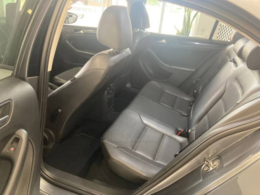 VOLKSWAGEN - JETTA - 2012/2013 - Cinza - R$ 69.900,00