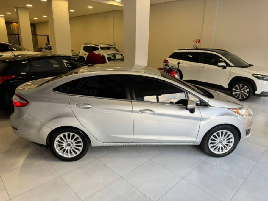 FORD - FIESTA - 2013/2014 - Prata - R$ 46.900,00