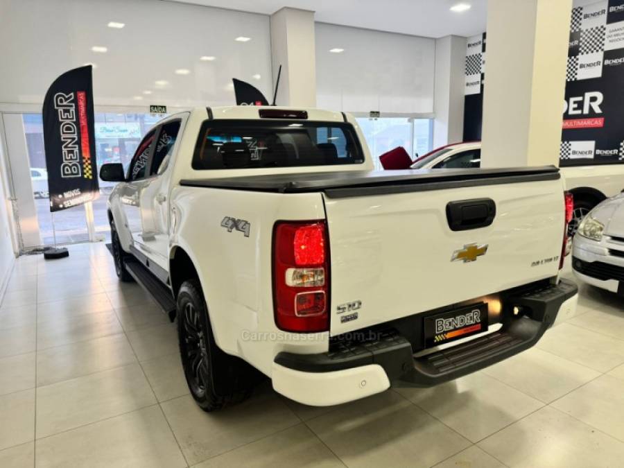 CHEVROLET - S10 - 2021/2022 - Branca - R$ 179.900,00