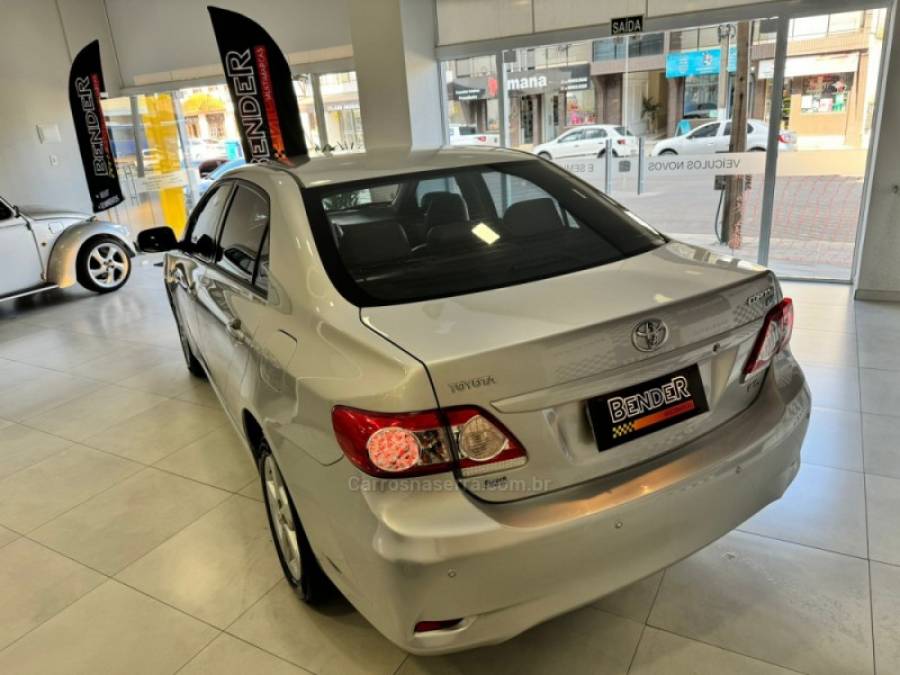 TOYOTA - COROLLA - 2013/2014 - Prata - R$ 76.900,00