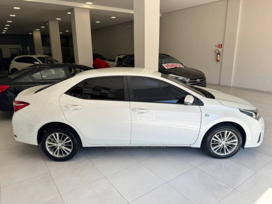 TOYOTA - COROLLA - 2014/2015 - Branca - R$ 88.900,00