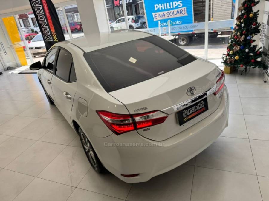 TOYOTA - COROLLA - 2014/2015 - Branca - R$ 88.900,00