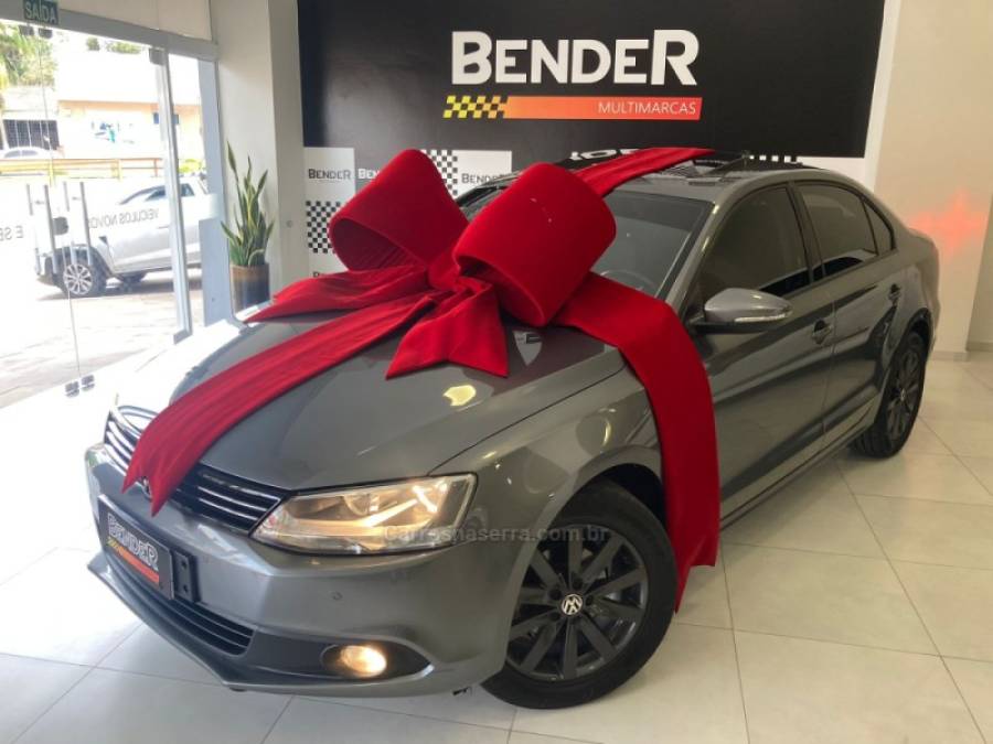 VOLKSWAGEN - JETTA - 2012/2013 - Cinza - R$ 69.900,00
