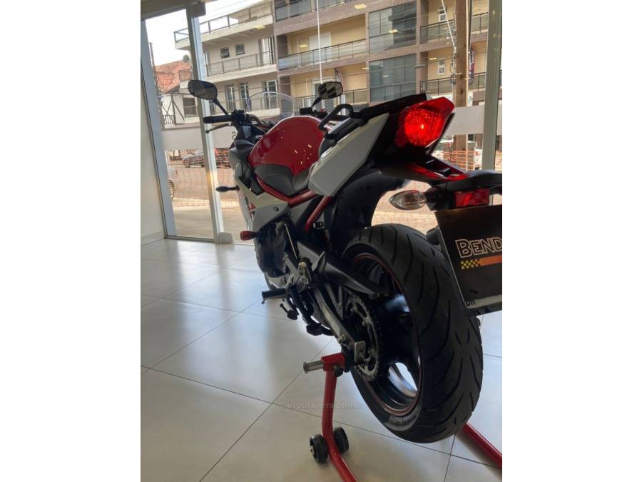 YAMAHA - XJ6 F - 2016/2017 - Vermelha - R$ 43.900,00