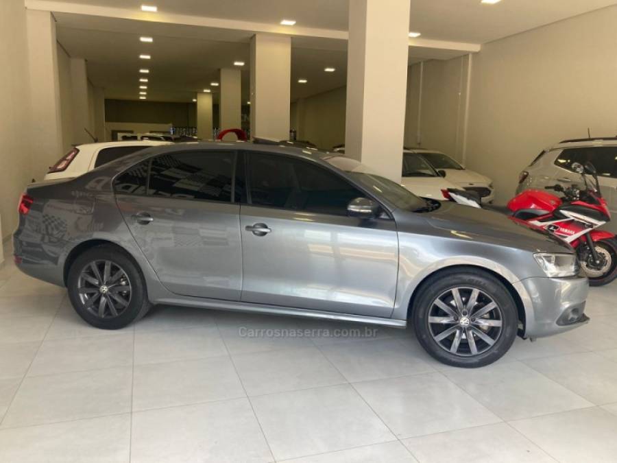 VOLKSWAGEN - JETTA - 2012/2013 - Cinza - R$ 69.900,00