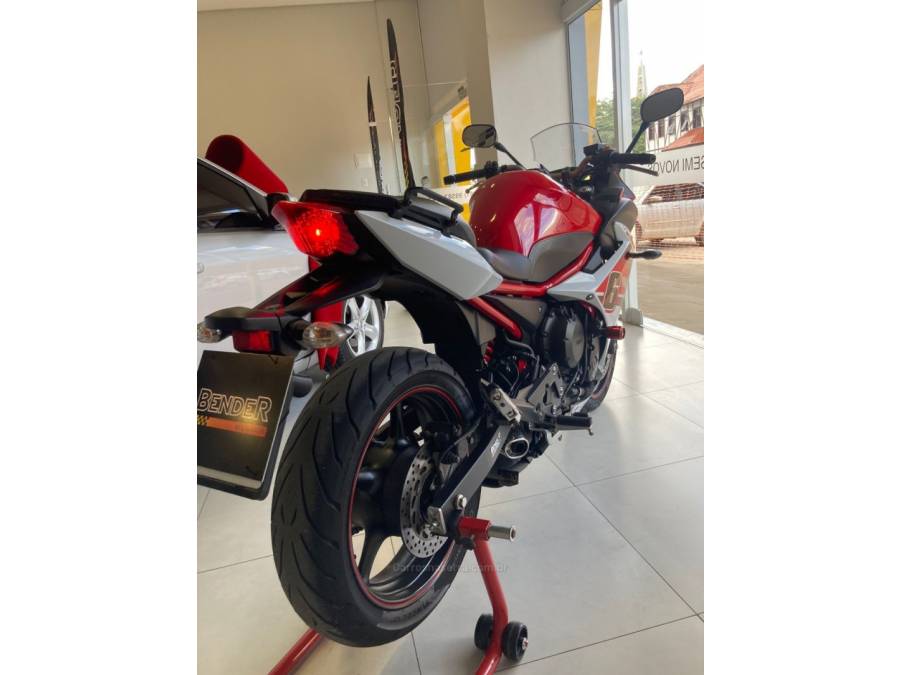 YAMAHA - XJ6 F - 2016/2017 - Vermelha - R$ 43.900,00