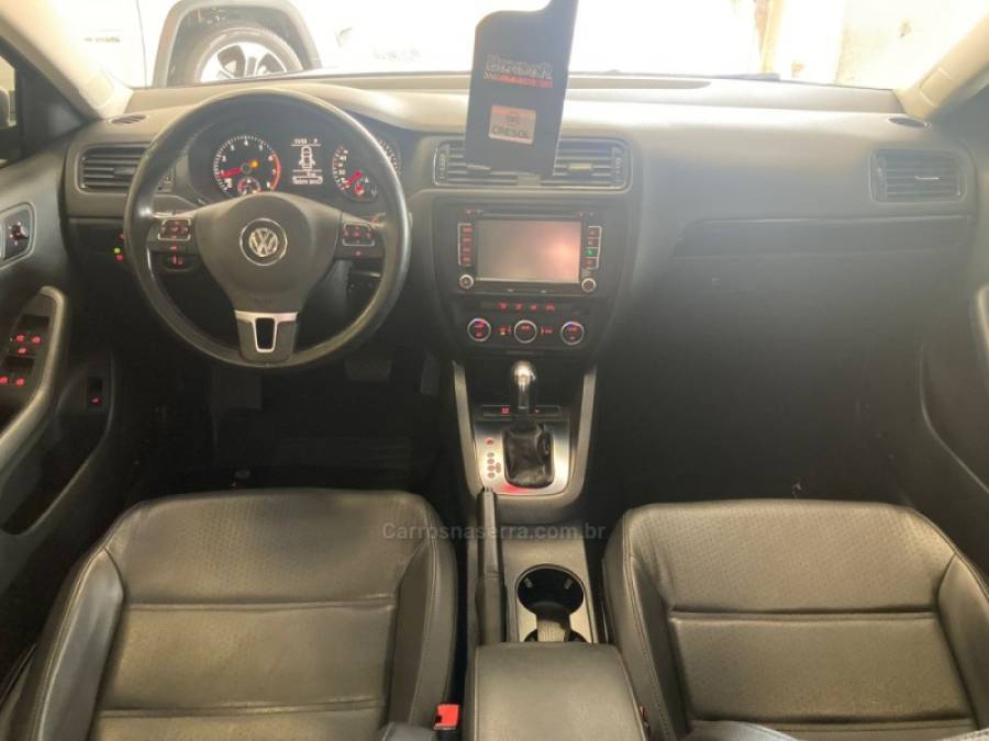 VOLKSWAGEN - JETTA - 2012/2013 - Cinza - R$ 69.900,00