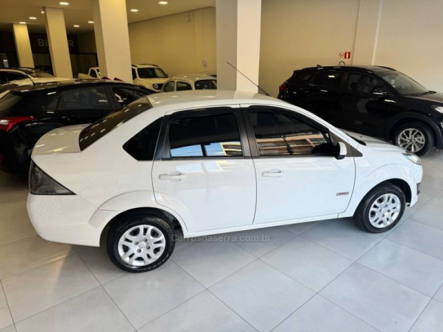 FORD - FIESTA - 2012/2013 - Branca - R$ 39.900,00